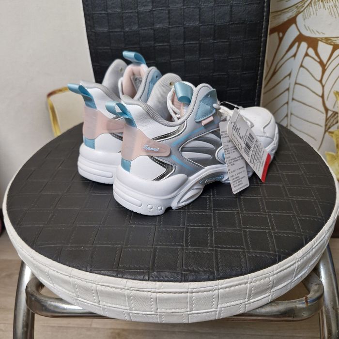 Кросовки женские новые