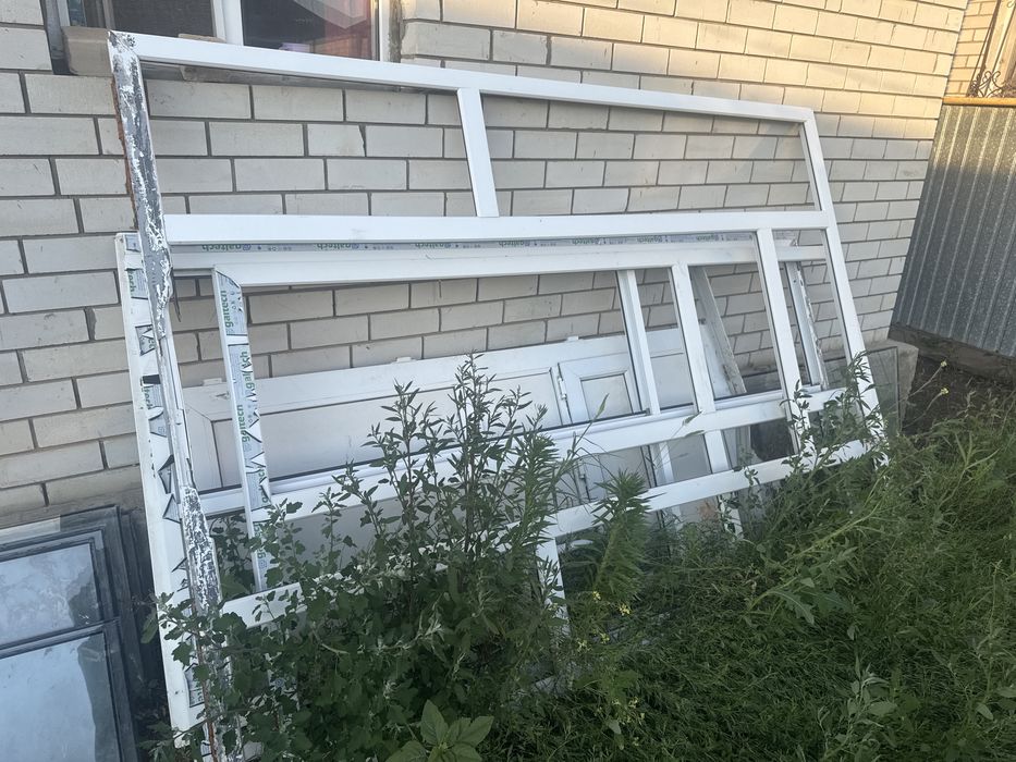 Продам пластиковые перегородки с окном