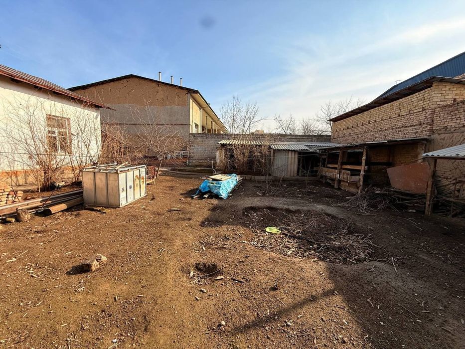 Ховли ер сотилади