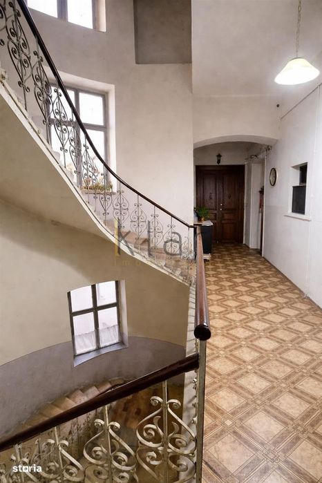 Apartament spatios cu 4 camere in inima orasului