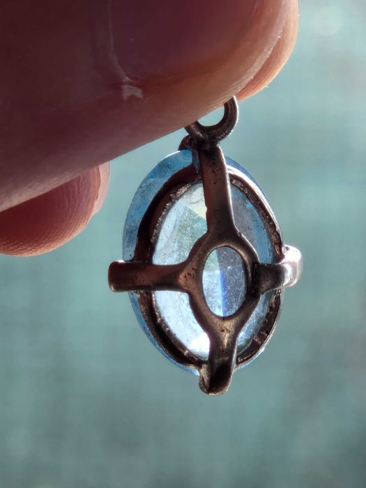 Pandantiv din argint cu Topaz – design elegant