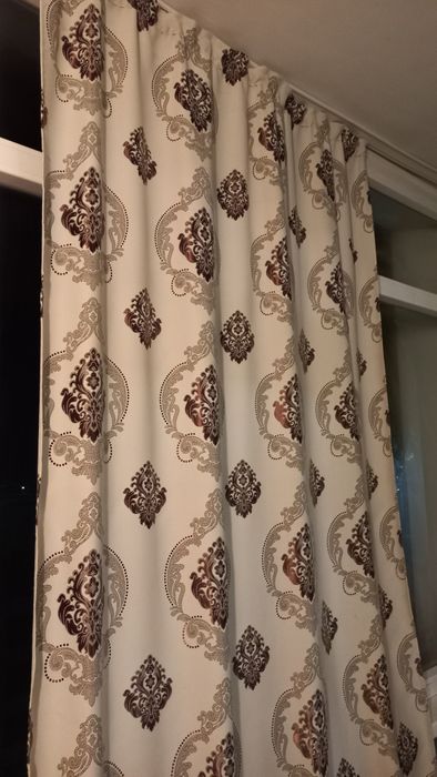 Продам шторы 2 шт..