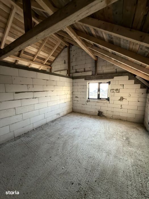 Casa noua cu etaj la Lebada