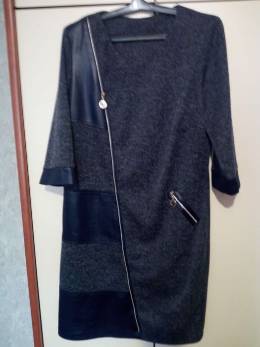 Продам платье на женщину.