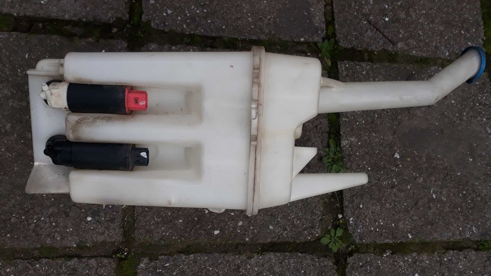 Части от Тоиота Корола и БМВ Е90 Кора казанче