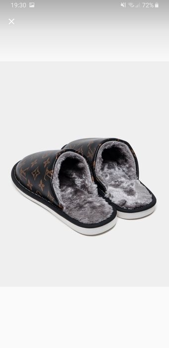 Домашние и уличные тапочки женские.