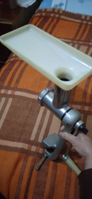 Мясорубки механические в полном комплекте и Запчасти