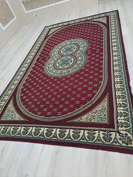 Ковёр 2.40 на 3 в отличном состояние