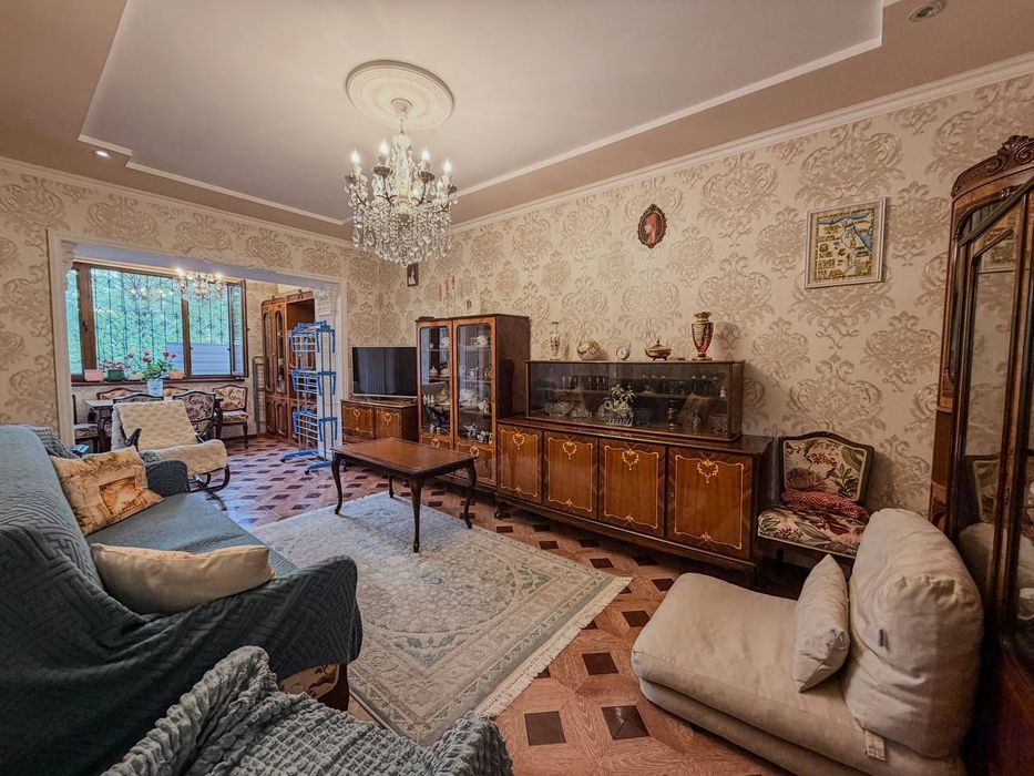 Буз-2 Ялангач,Автосалон Пойтахт, 3/1/5,кирпич, балкон 2*6,70 м2