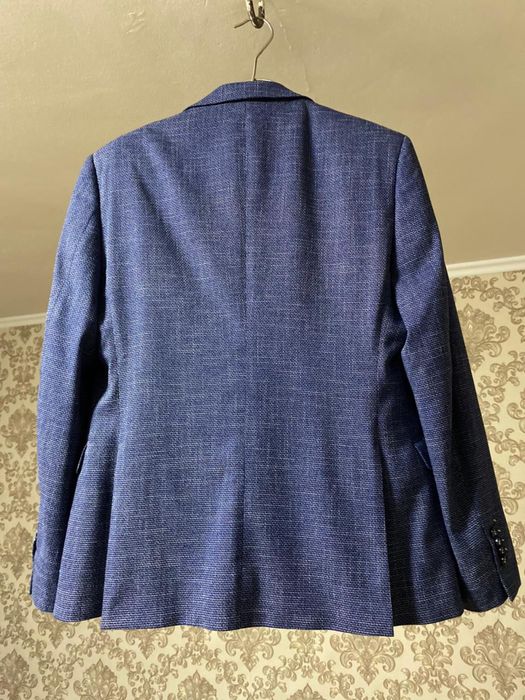 Продам костюм новый