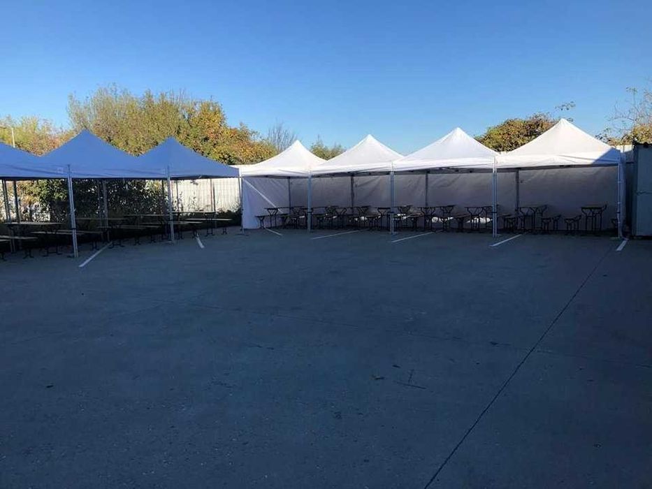 Corturi, mese, scaune pentru evenimente