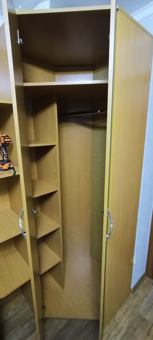 Продам шкаф угловой