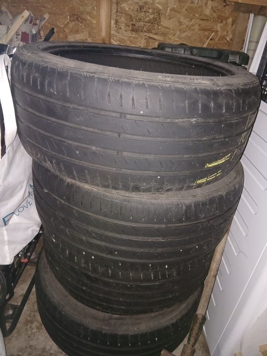 245 40 R18 Vara     .