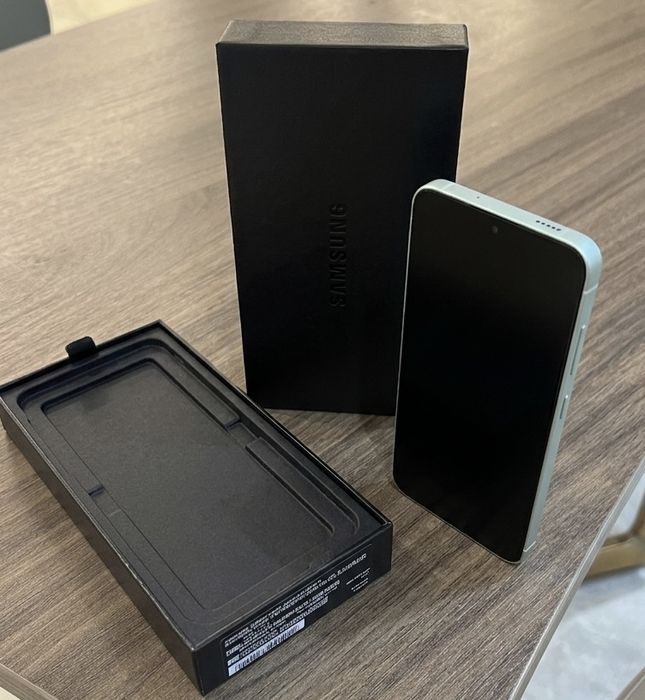 Samsung Galaxy Z Flip 6 256GB / Чисто нов