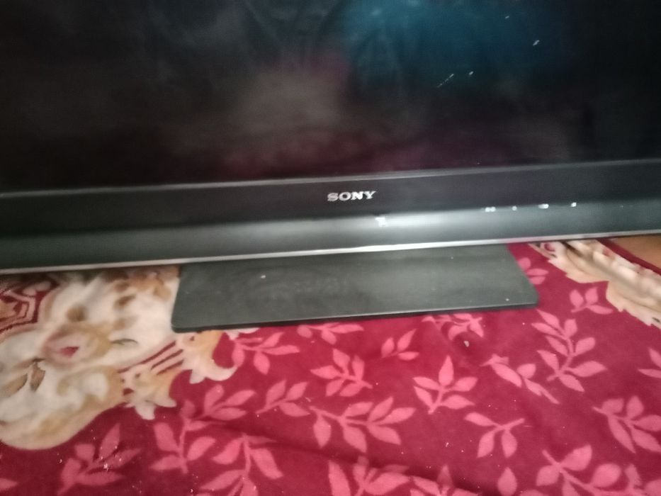 Телефизор б/у  работает кабельный