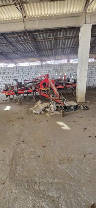 Sotuvda traktor va agregatlar bor