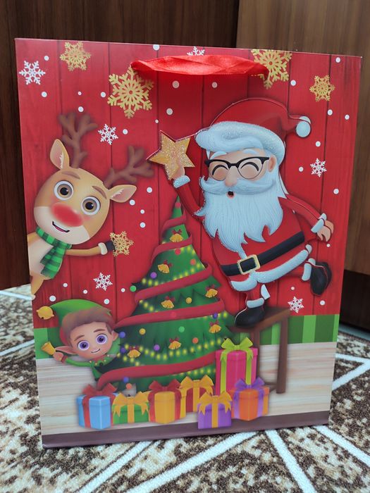 Новогодние подарочные пакеты