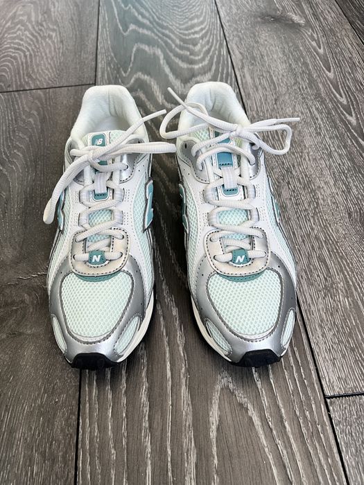 New Balance 204L