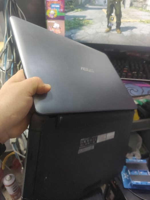 Noutbuk sotiladi office uyga ishlatishga juda zor