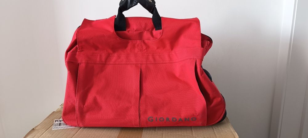 Продам дорожную сумку на колесикахGiordano