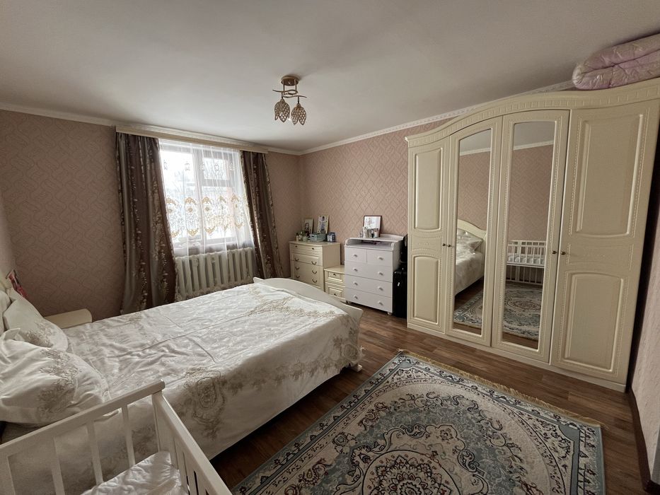 Кровать для спальни