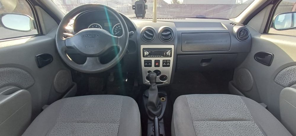 Vând Dacia Logan 2005