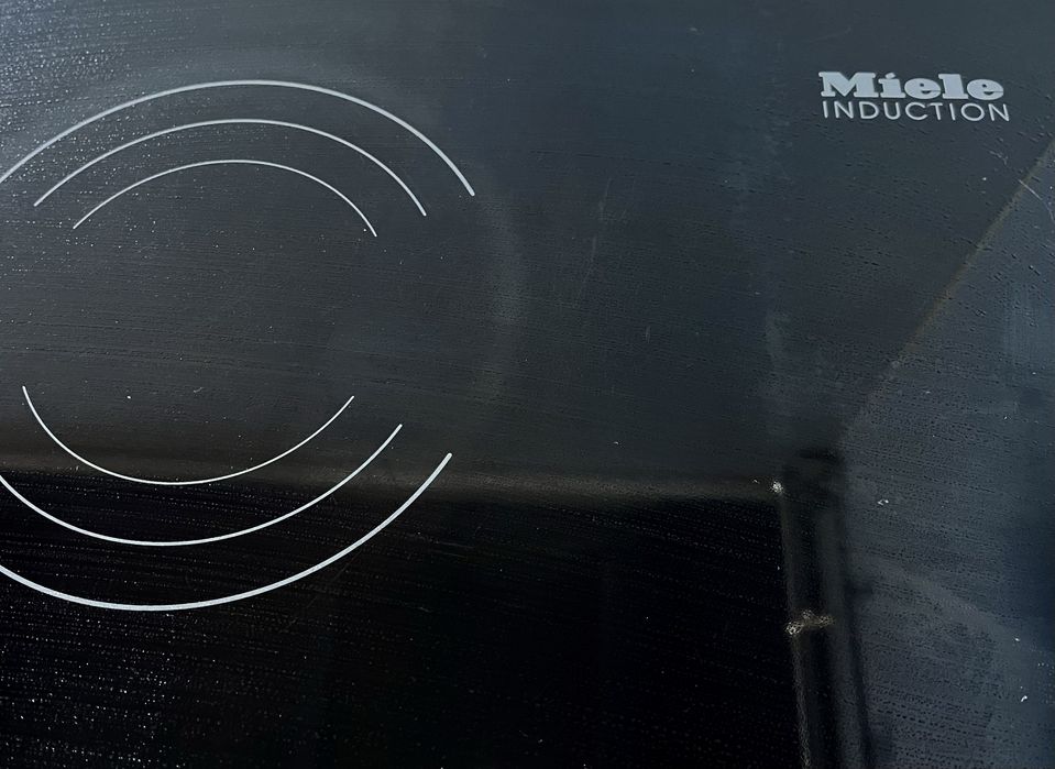 Индукционен керамичен плот Miele