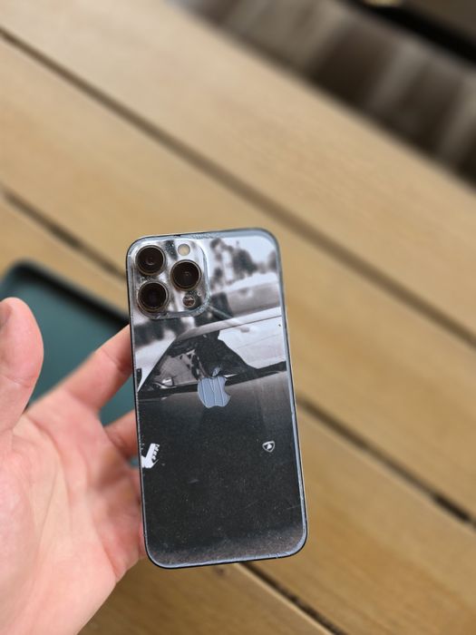 Apple iPhone 13 pro max / apple watch 7 Nike