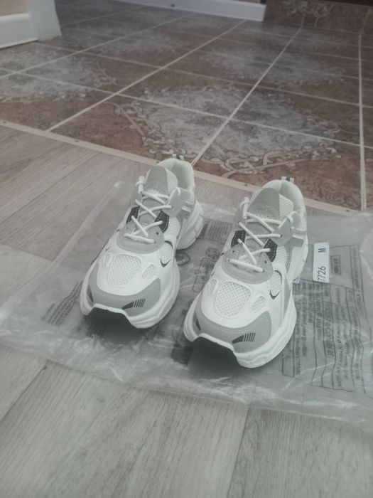 продаётся кросовки