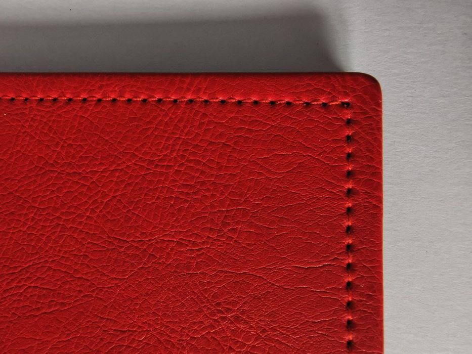 Меню, кожа, дерево, пластик.