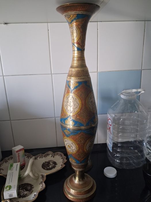 Продам вазы металлические
