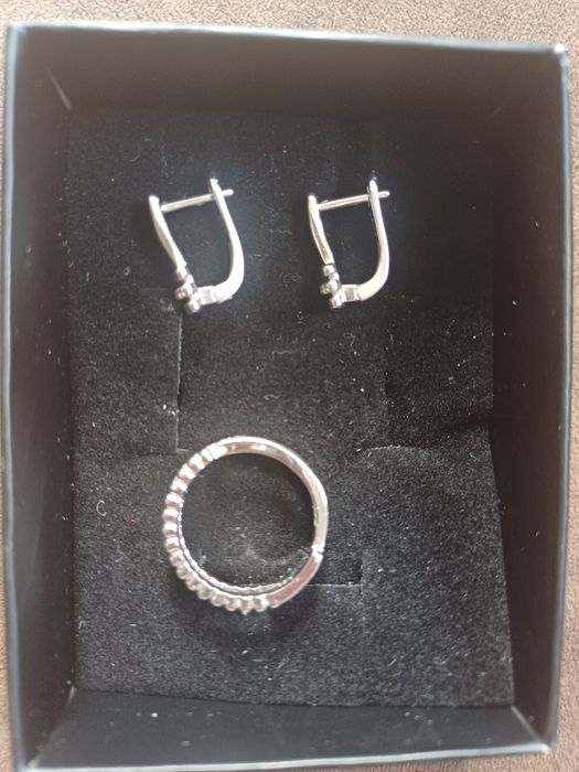 Сребърни обеци и сребърен пръстен