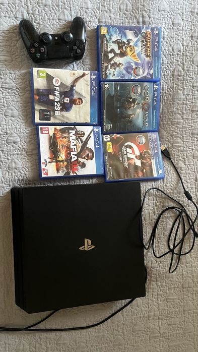 Продам ps4 с 2 джостиками