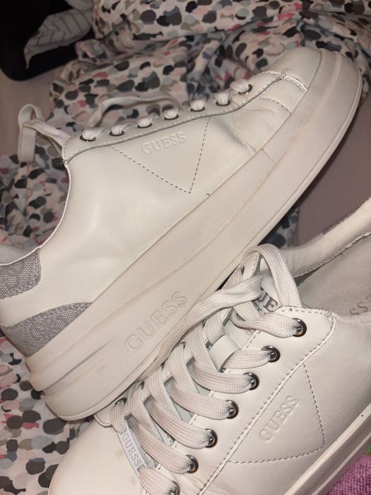 Обувки Guess Elbina