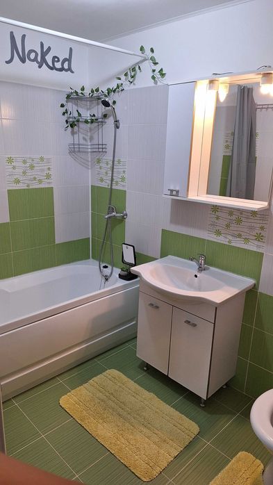 Inchiriez Apartamane cu 3 camere in Floresti