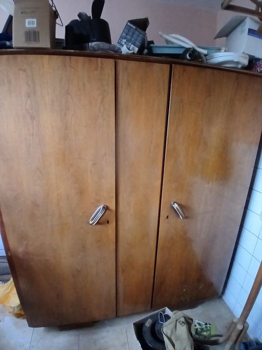 Стар Масивен Гардероб от Соца
