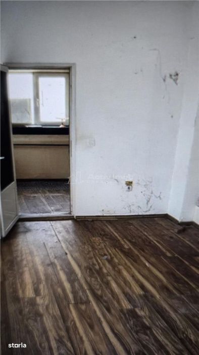 Casa batraneasca, teren 181 mp - zona centrala