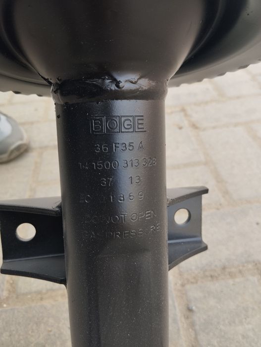 Продам передние стойки новые