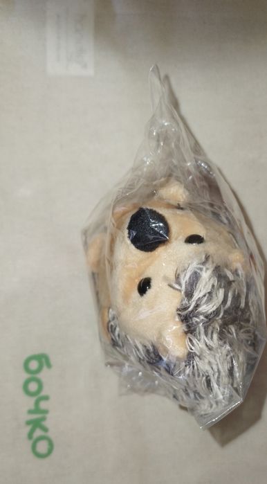 Плюшени играчки, пясъчен часовник, порцеланови гипсови фигурки, чаши