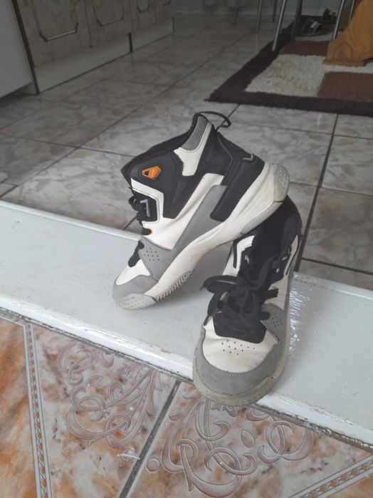 De vînzare adidași in stare bună nr 35...36