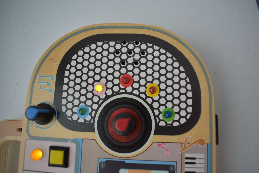 Radio lemn copii cu lumini și butoane Montessori – NOU, educativ, inte