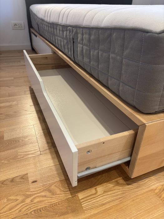 Pat Plutitor cu Sertare Tablie si Saltea