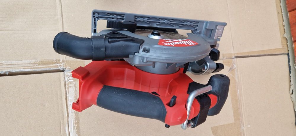 Milwaukee circular , ferestrau sabie