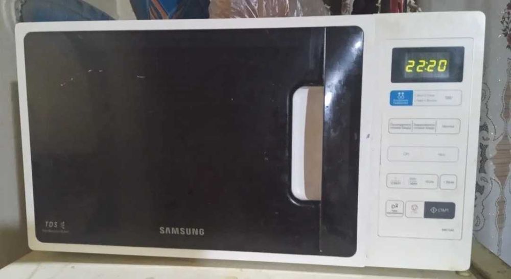 Продается микроволновая печь "Samsung" модель mw73ar на запчасти