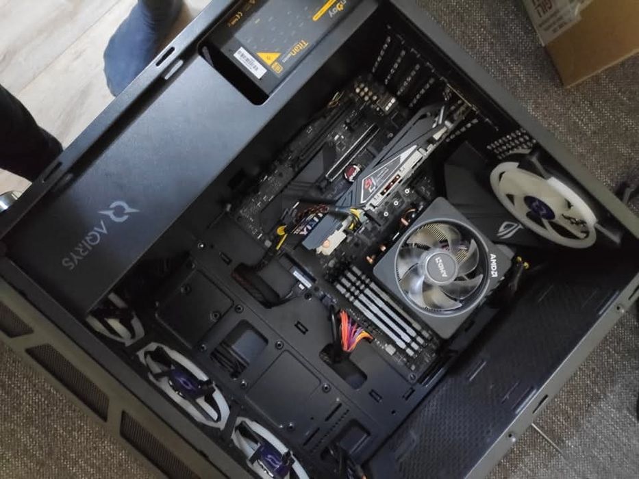 Vând pc COMPLET !( Doar complet)