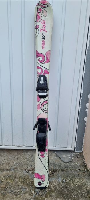 Продавам детски ски Miss.Ion Jade със ски обувки Rossinol