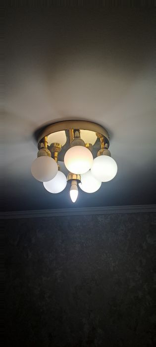 Продам люстру б/у