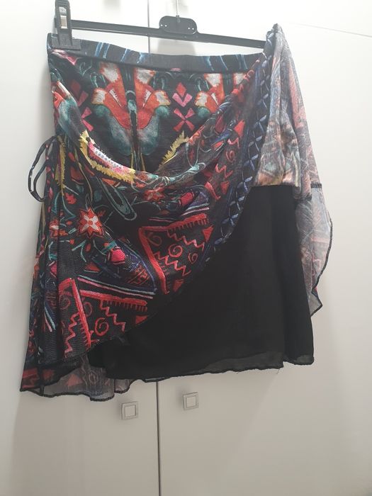 Оригинална Desigual пола шарена с подплата М