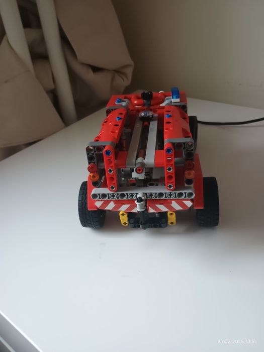 Mașina Lego Tehnic