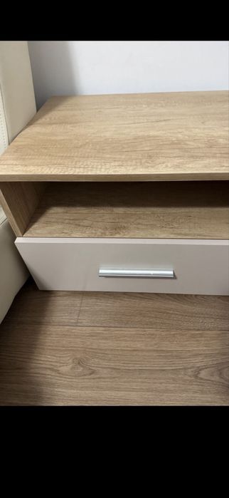 Comoda de culoare bej